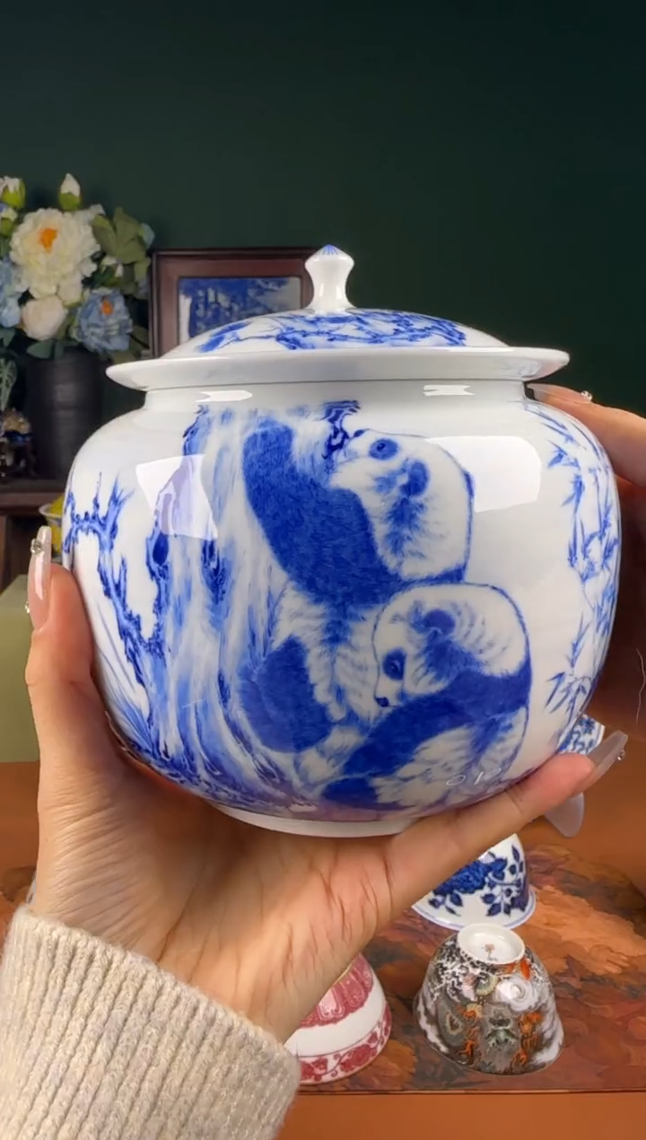 【闪购商品】杯景雨工坊 青花。熊猫。茶叶罐
