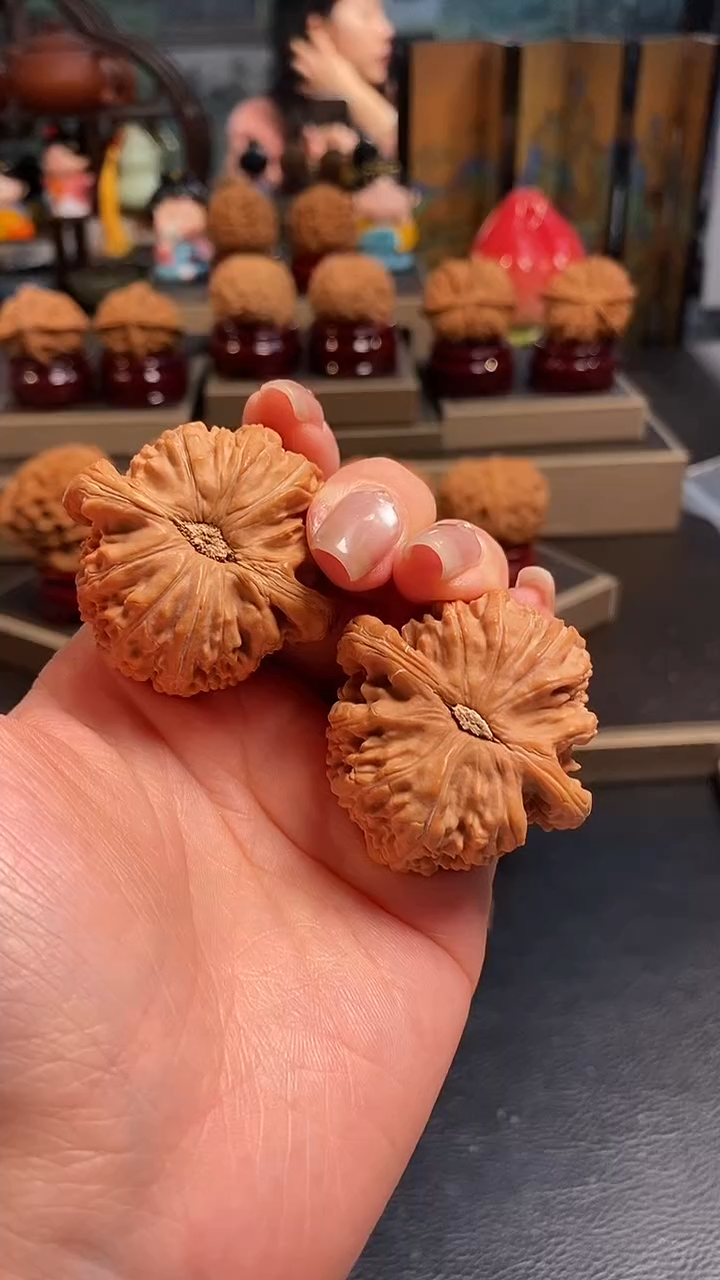 文玩核桃吊坠K640白狮子42