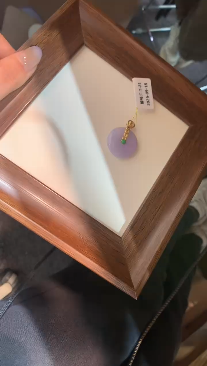 颈饰18K金镶嵌翡翠平安扣