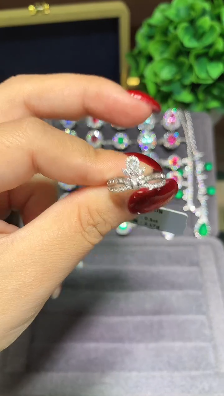 18K金镶嵌戒指/指环钻石0.5ct