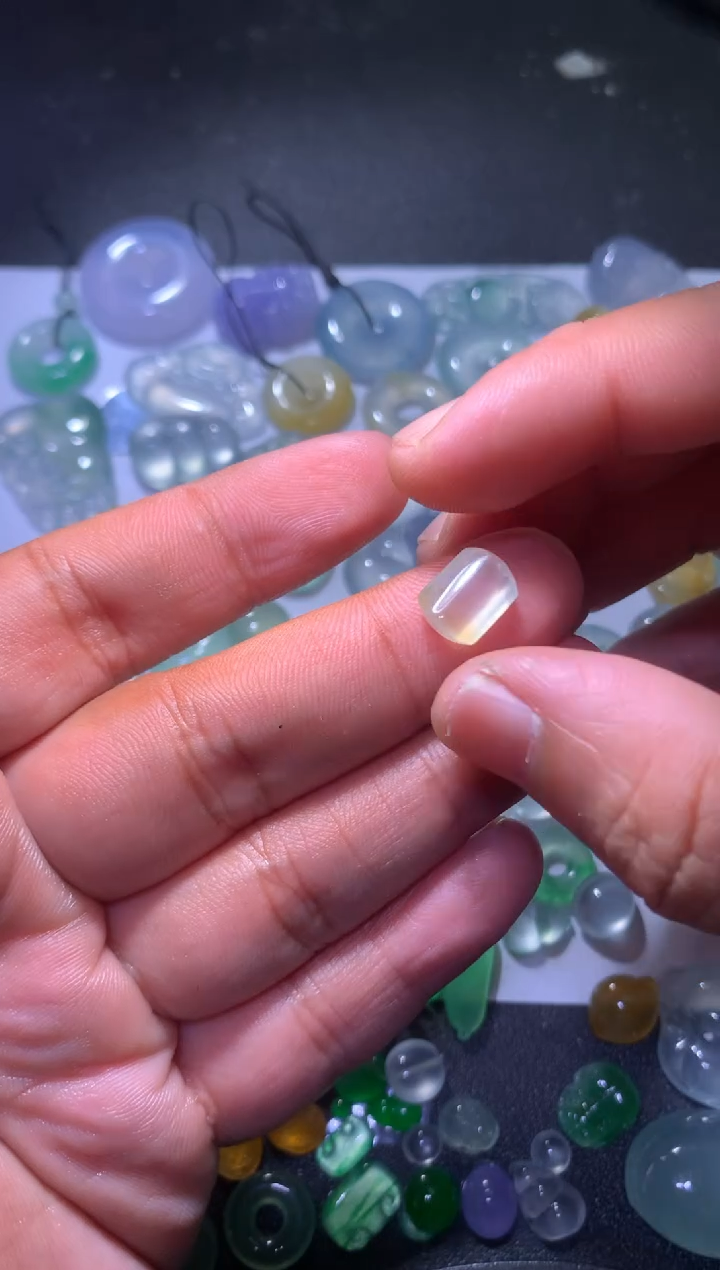 【闪购商品】翡翠颈饰未镶嵌马鞍