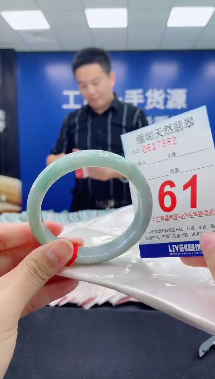 未镶嵌手镯翡翠天然翡翠手镯