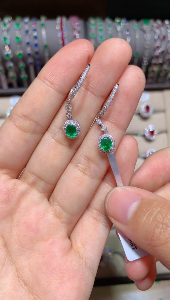 【闪购商品】祖母绿耳饰18K金镶嵌0.9CT