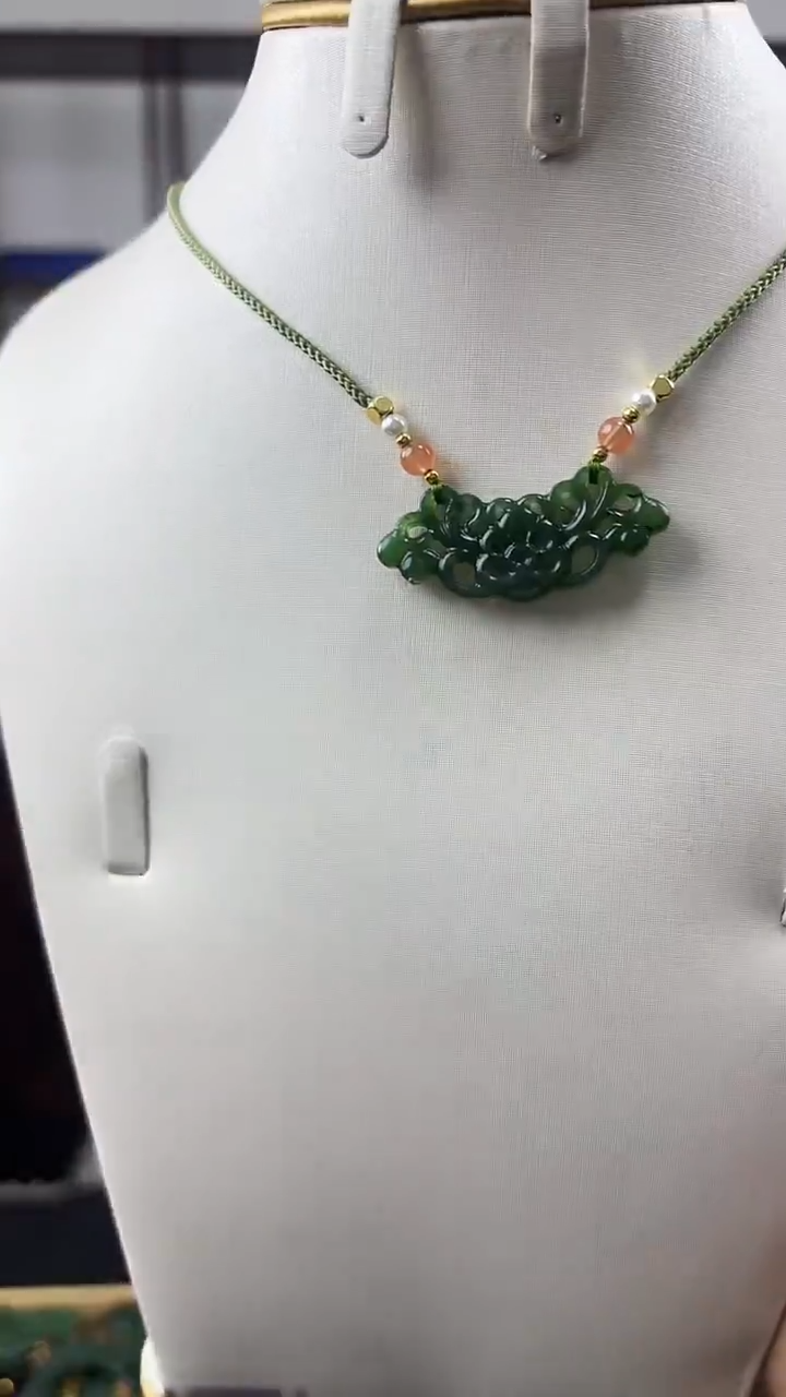 颈饰未镶嵌和田玉花
