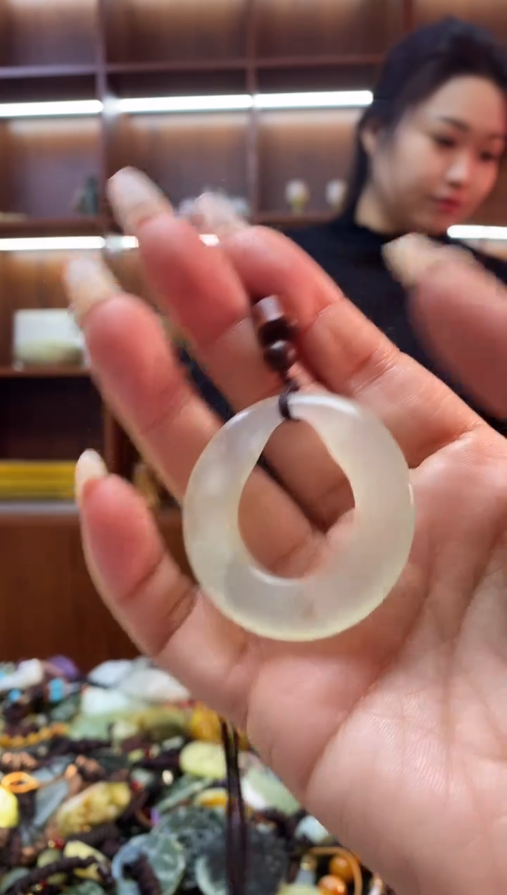 未镶嵌岫玉吊坠    