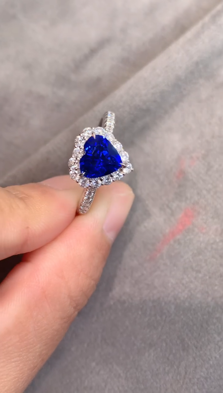 【闪购商品】蓝宝石戒指18K金镶嵌2.01CT