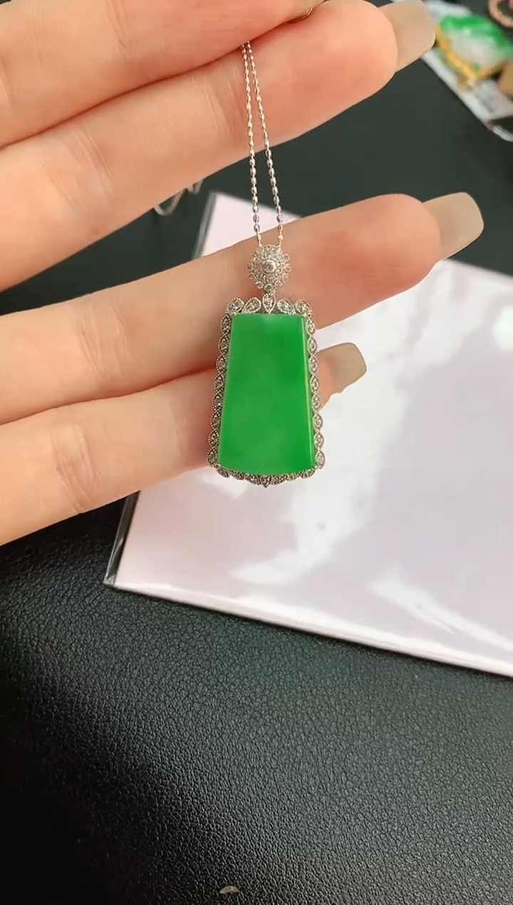 【闪购商品】翡翠颈饰18K金镶嵌赠礼盒证书 珍珍