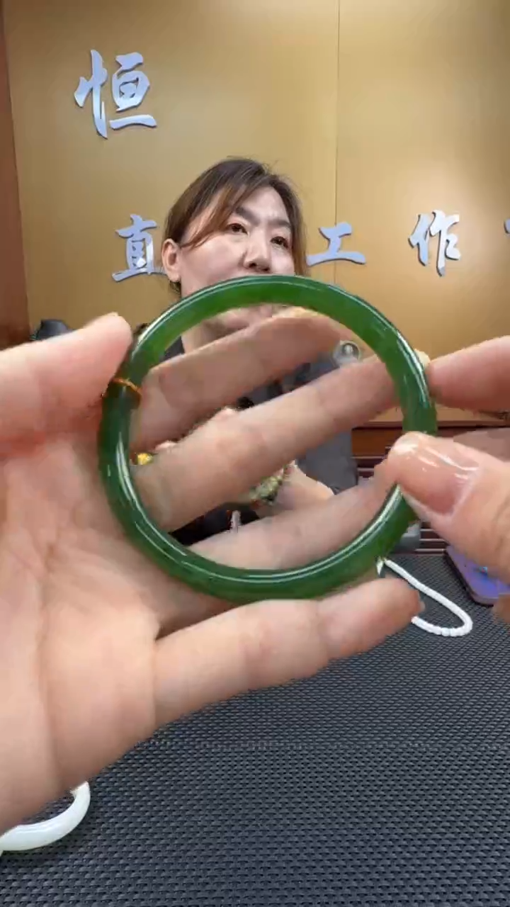 颈饰未镶嵌和田玉手镯60