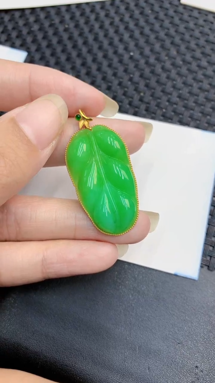 【闪购商品】翡翠颈饰18K金镶嵌            8