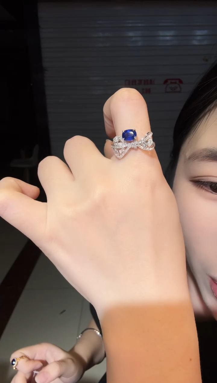 18K金镶嵌戒指钻石1.35ct