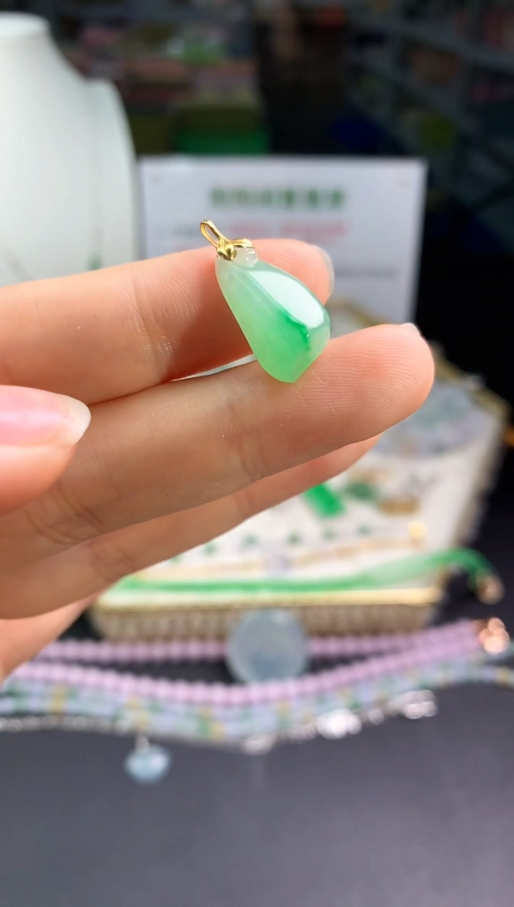 【闪购商品】翡翠吊坠(不含链)18K金镶嵌翡翠