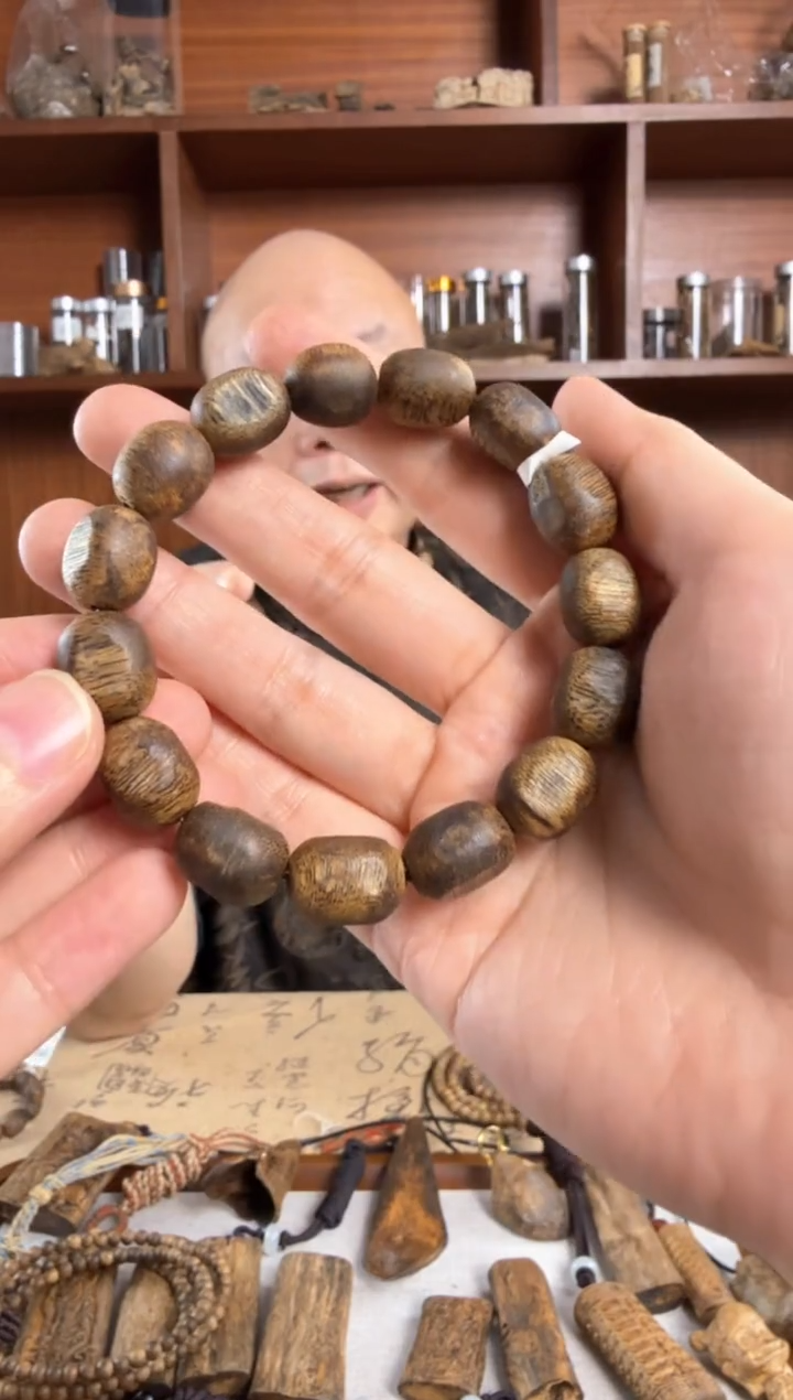 沉香手串奇楠沉香乌身沉水浮随形留疤单圈手串一条