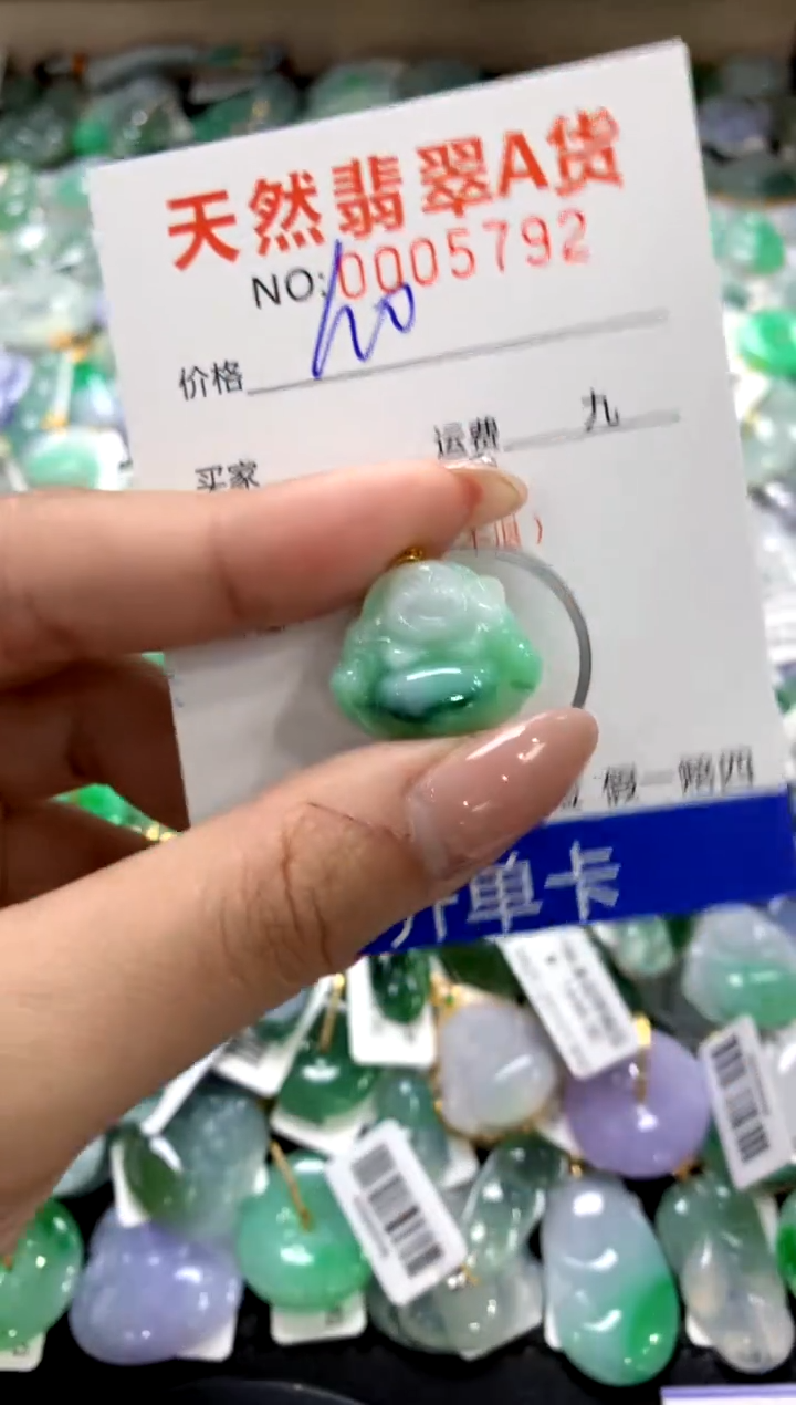 颈饰18K金镶嵌翡翠1111111111111111