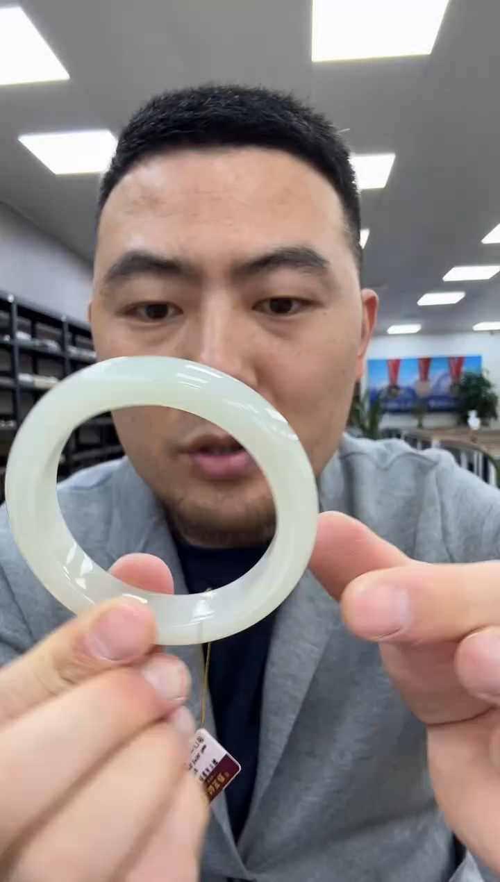 【闪购商品】和田玉手镯未镶嵌56-57  137