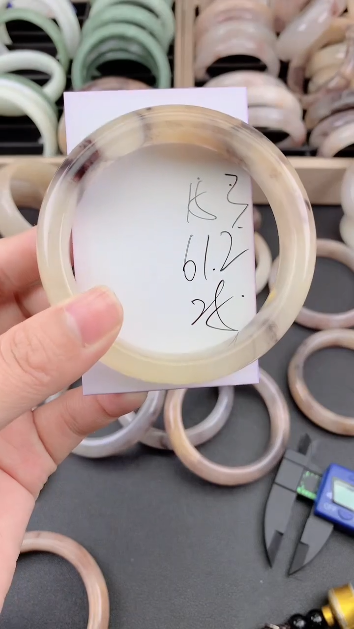 未镶嵌手镯石英质玉153