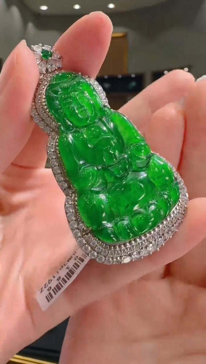 【闪购商品】翡翠吊坠(赠链)银S925镶嵌天然翡翠A货多样性发一件