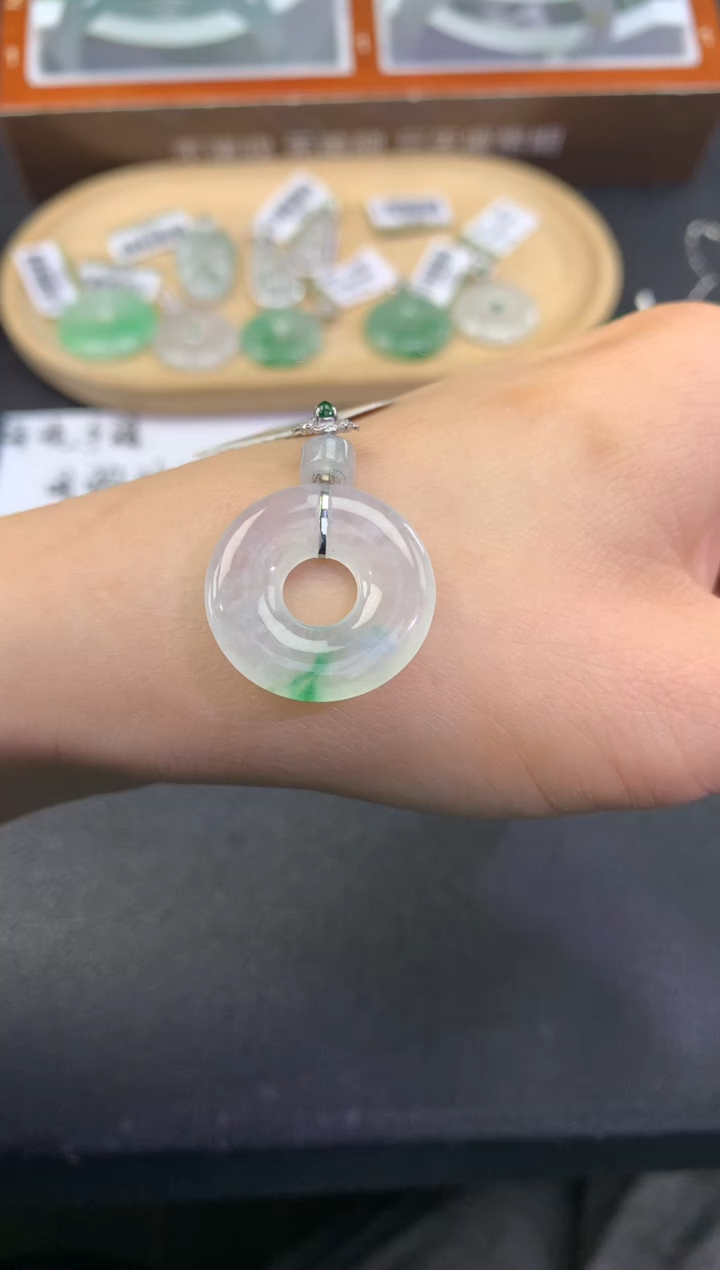 【闪购商品】翡翠颈饰18K金镶嵌