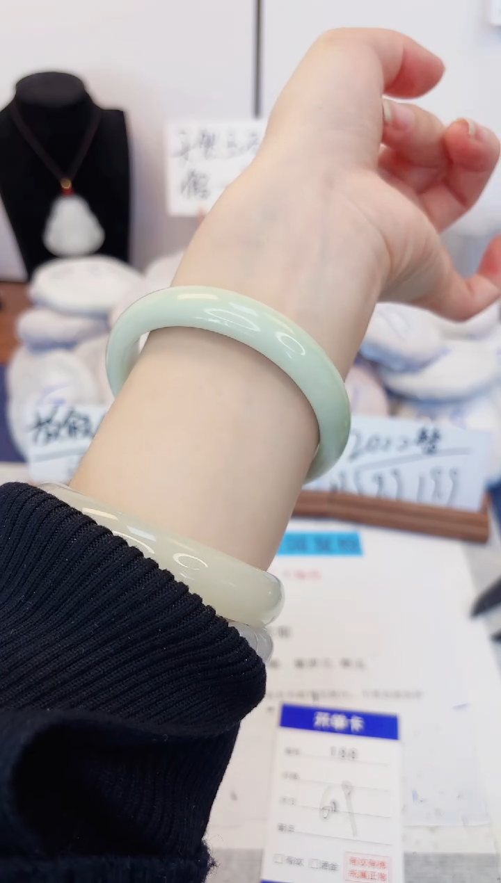 【闪购商品】石英质玉手镯未镶嵌188