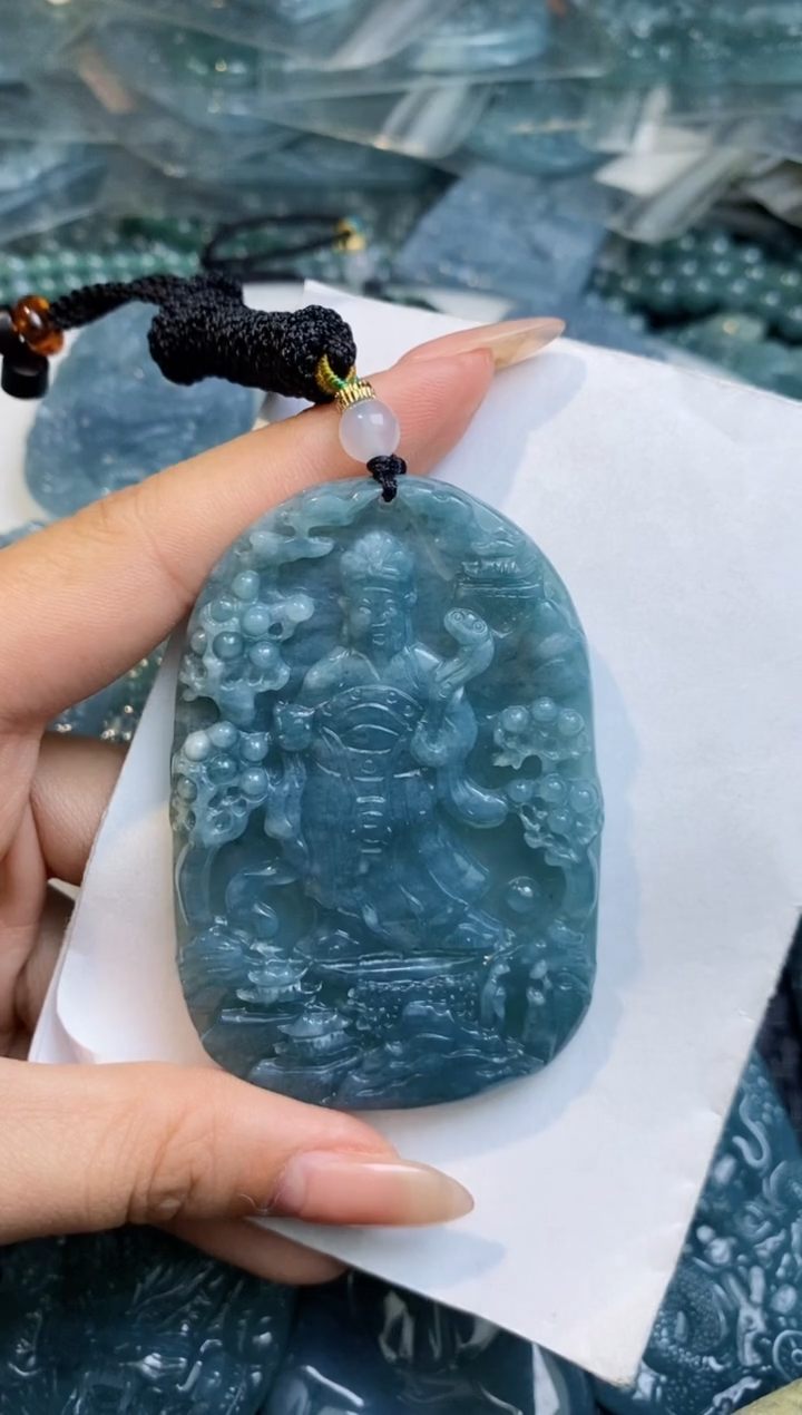 【闪购商品】翡翠颈饰未镶嵌           