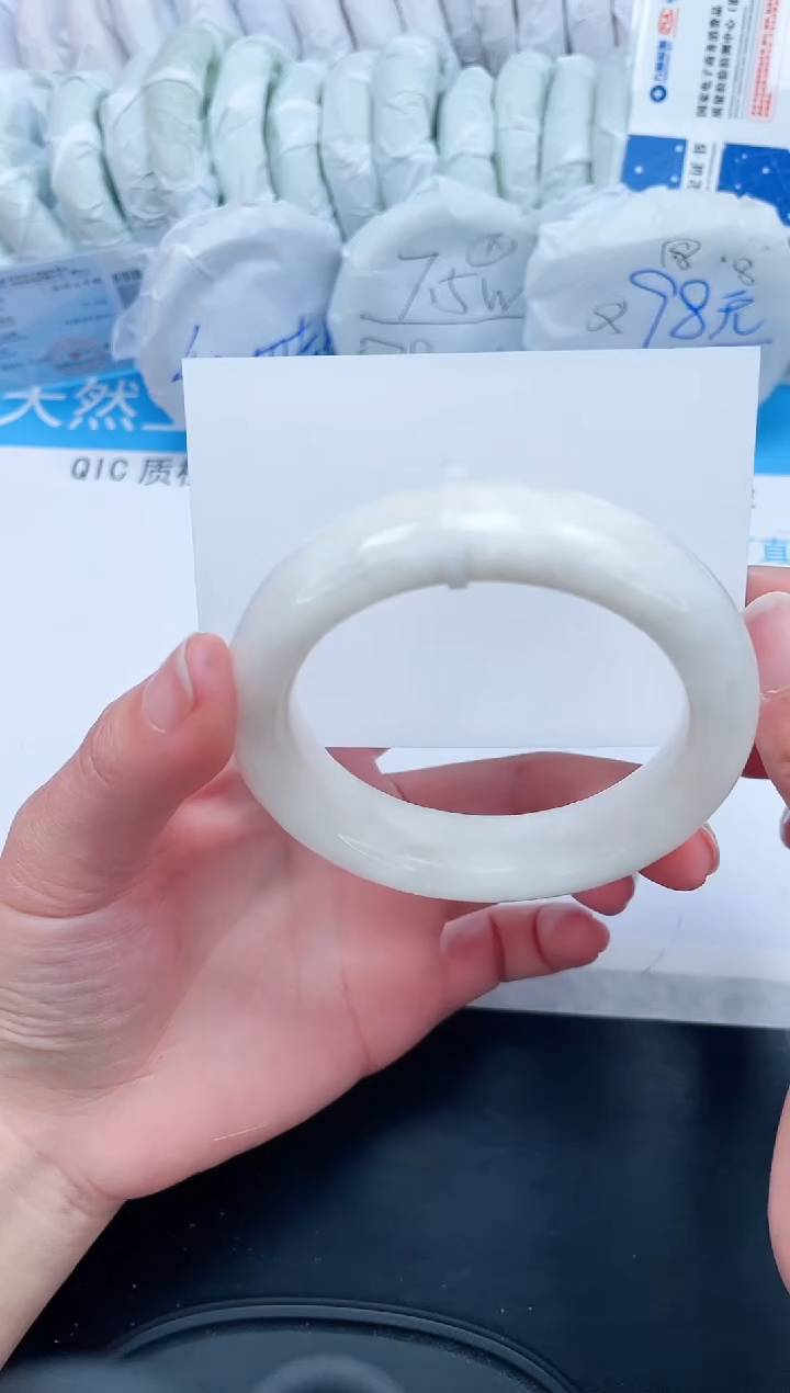 【闪购商品】石英质玉手镯未镶嵌325-56.8