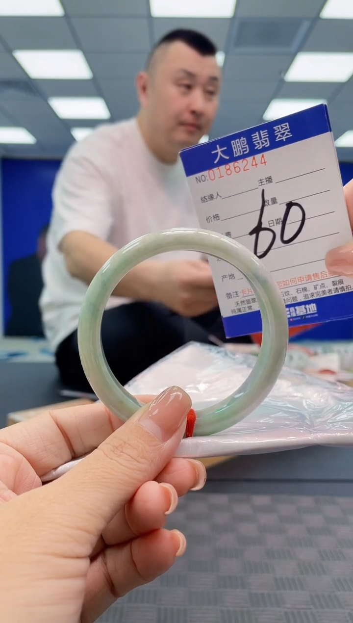 翡翠手镯未镶嵌AAAAAAAA