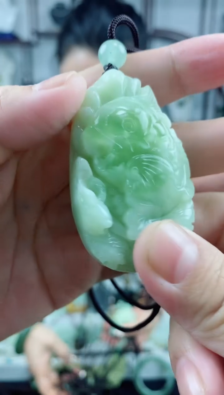 未镶嵌岫玉颈饰1