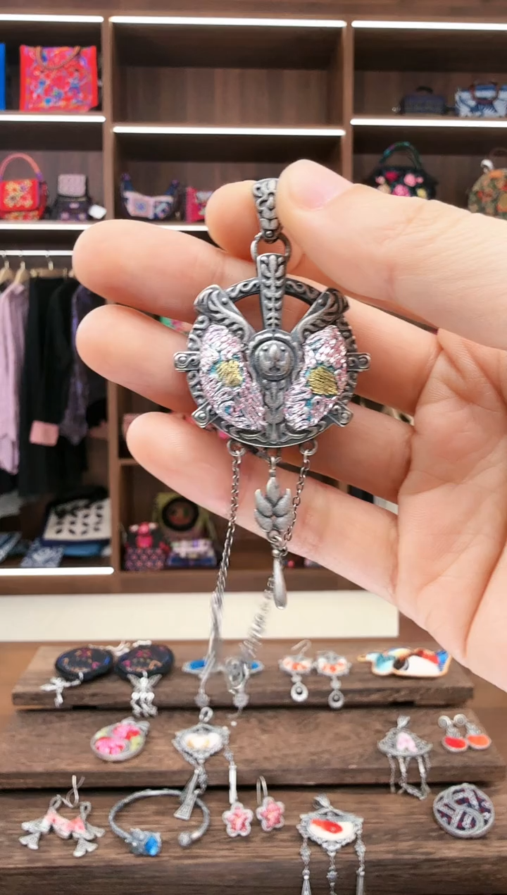 【闪购商品】织绣147蚩梦苗族古绣