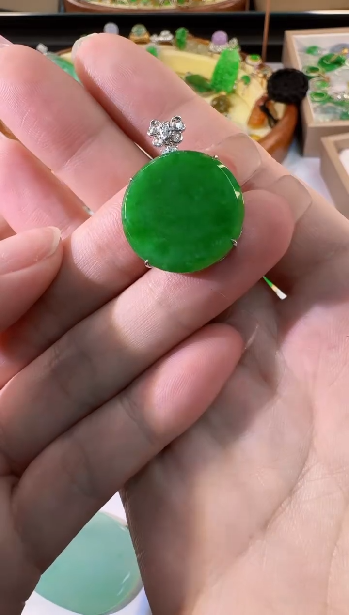 【闪购商品】翡翠18K金镶嵌颈饰缅甸翡翠A货吊坠