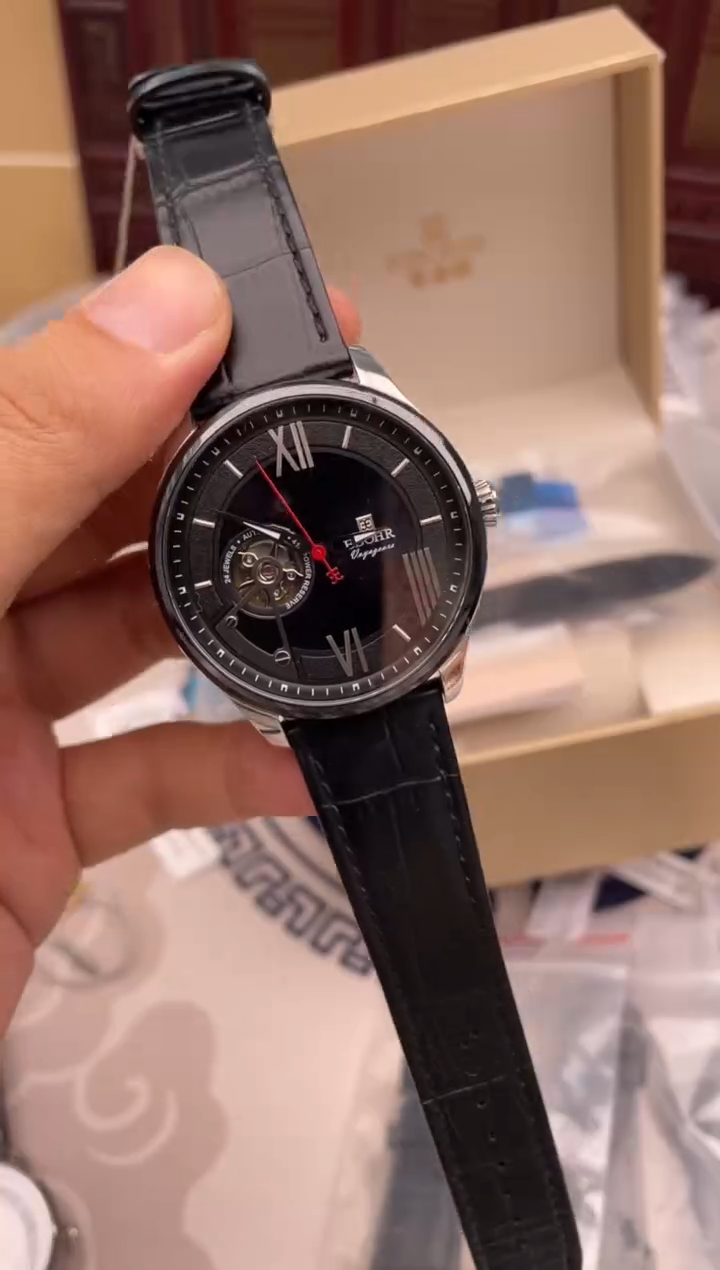 金属孤品闪电购手表一只