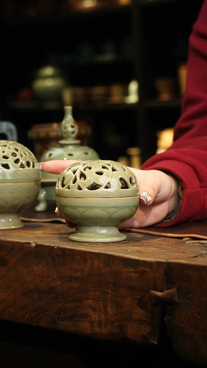 【闪购商品】瓷片越窑 缠枝薰香炉 小号