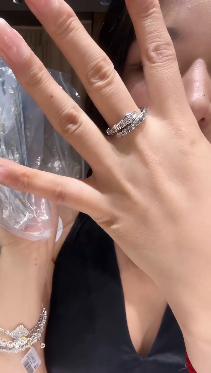 戒指18K金镶嵌钻石AY0174-W  13-15-16圈口