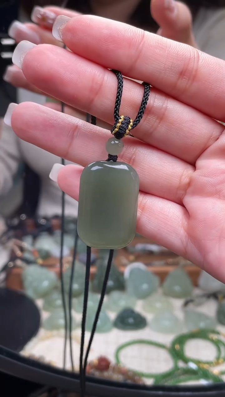 颈饰未镶嵌和田玉无事牌