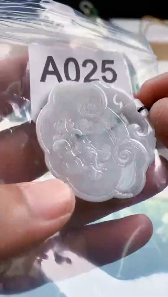 【闪购商品】翡翠挂件未镶嵌天然翡翠吊坠挂件