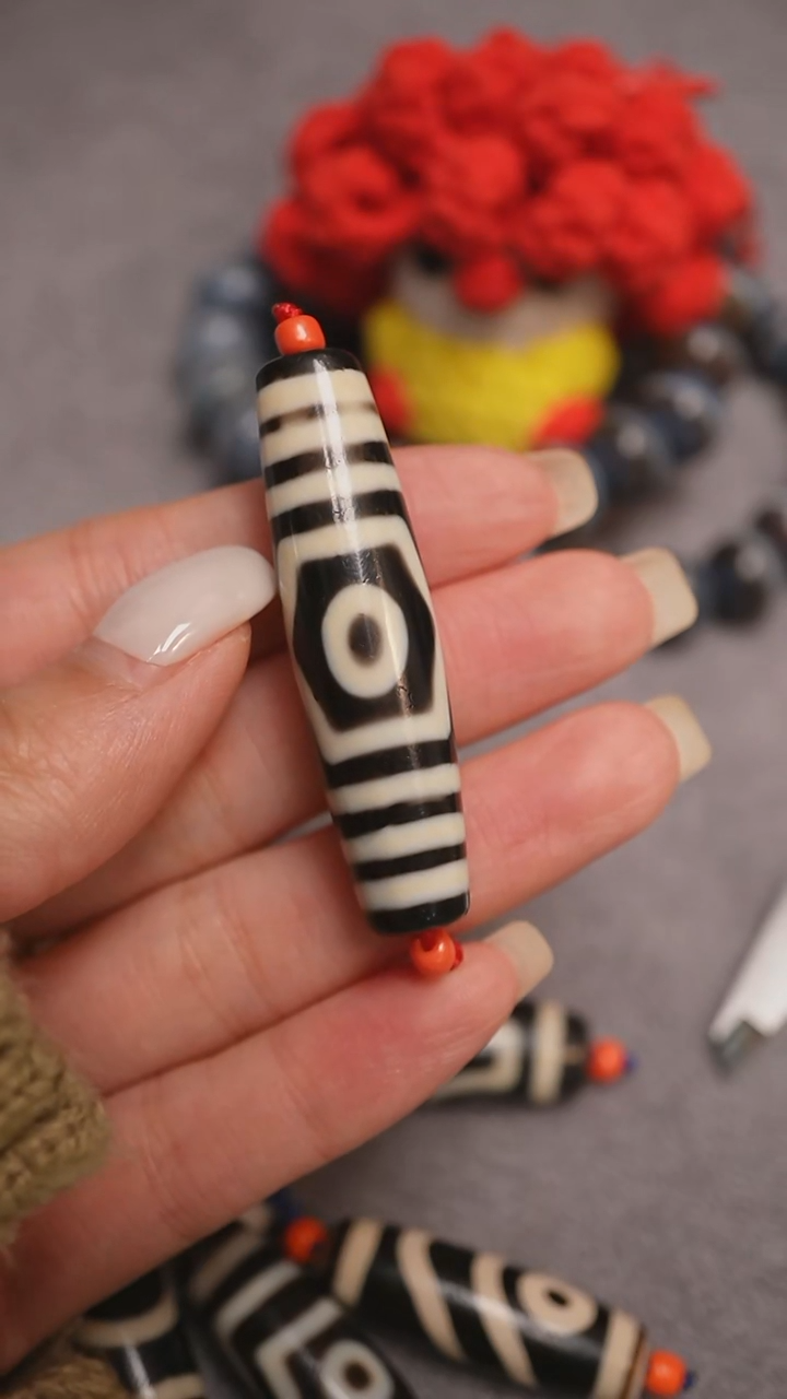 未镶嵌颈饰玛瑙/玉髓乌****子蚀花玛瑙珠定制编绳