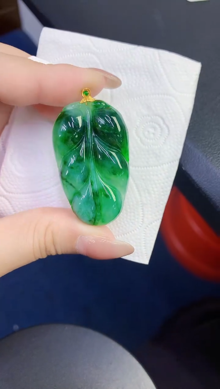 颈饰18K金镶嵌翡翠缅甸天然翡翠A货