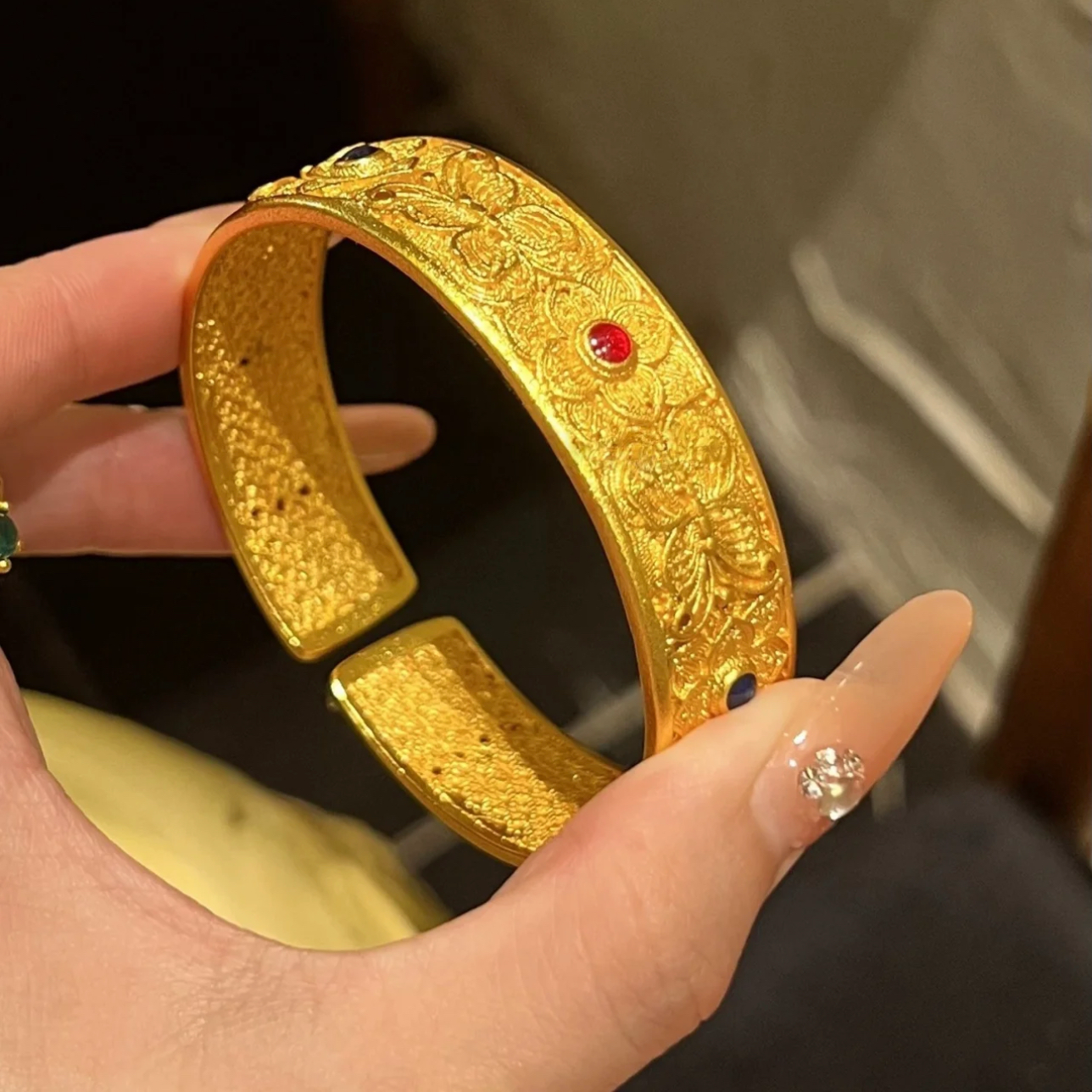 铜合金手镯 新中式宽面花丝蝶恋花手镯镂空滴油蝴蝶花卉镯子宫廷