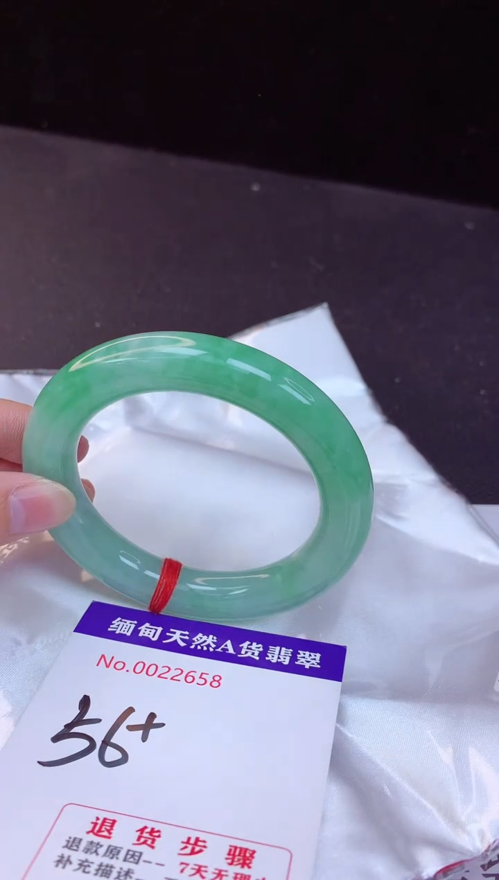 【闪购商品】翡翠手镯未镶嵌56+             