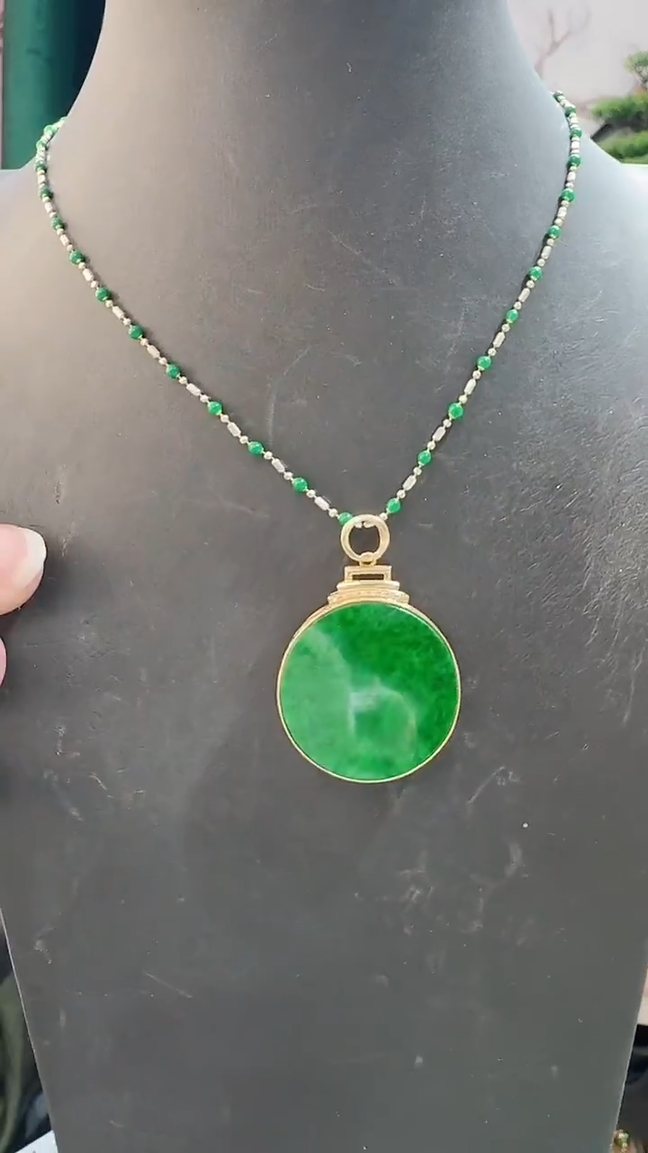 颈饰18K金镶嵌翡翠88888888