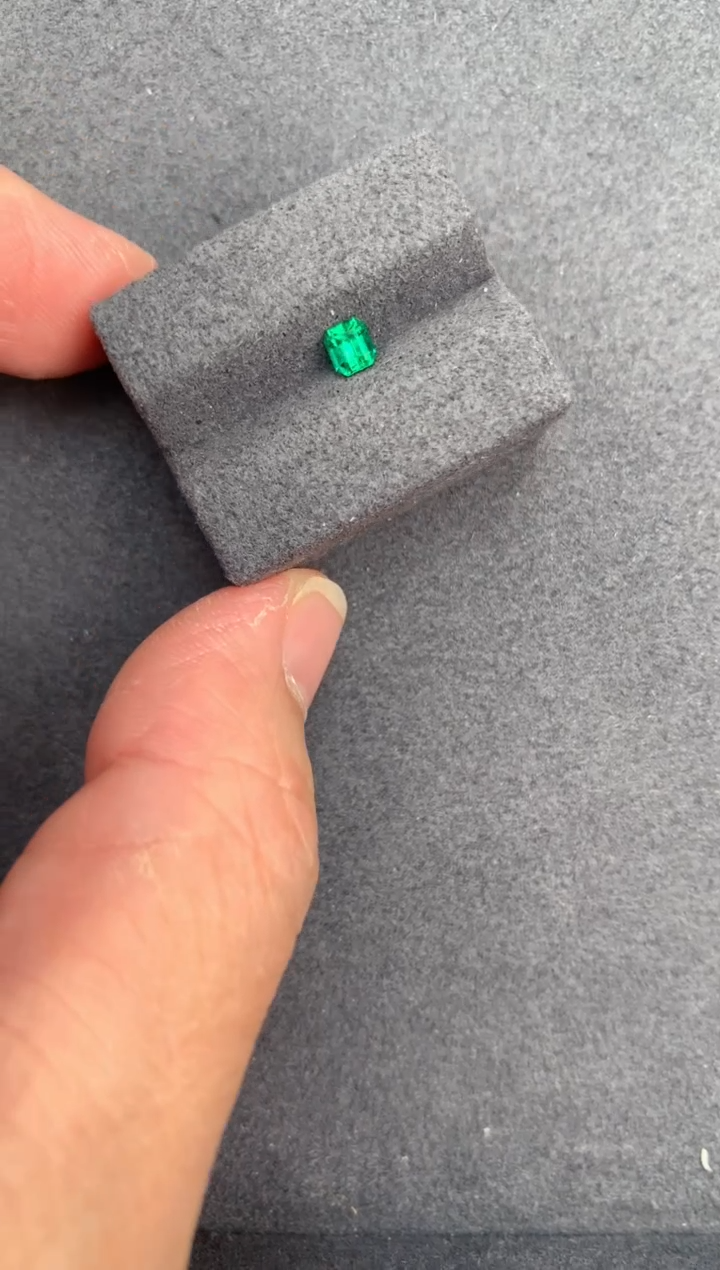 【闪购商品】祖母绿裸石未镶嵌23分祖母绿