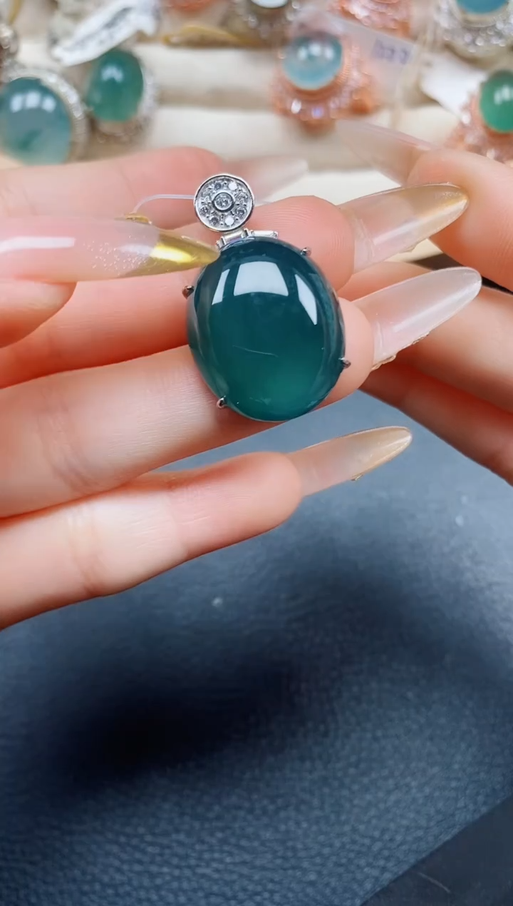 【闪购商品】翡翠吊坠(赠链)银S925镶嵌翡翠