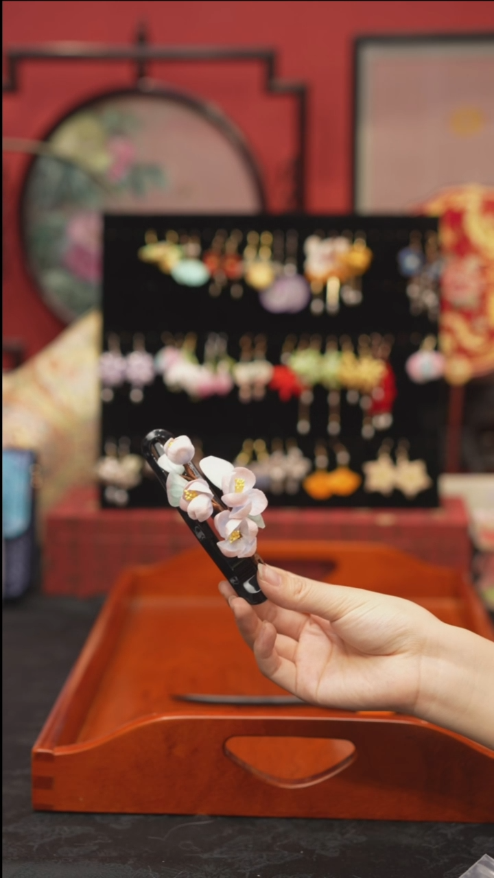刺绣非遗手工绒花饰品