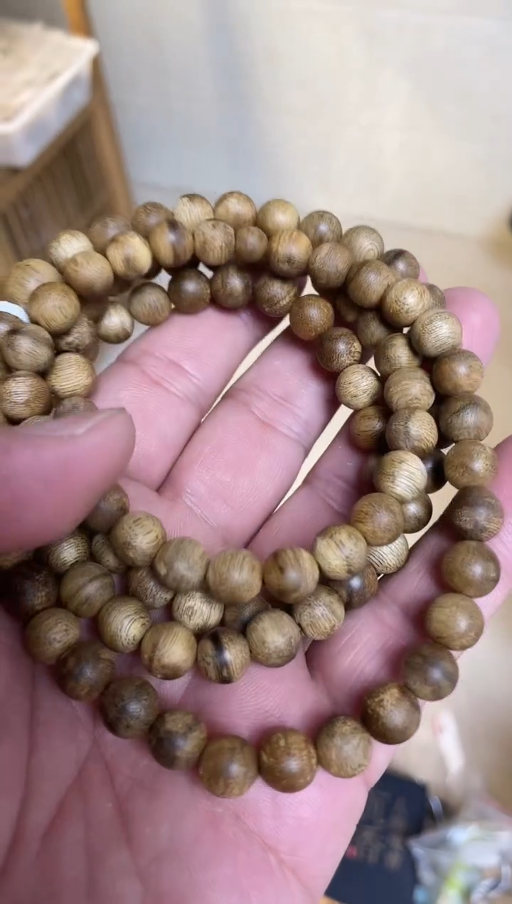 【闪购商品】沉香手串菩萨棋圆珠长串虫漏0.9多样性发其一