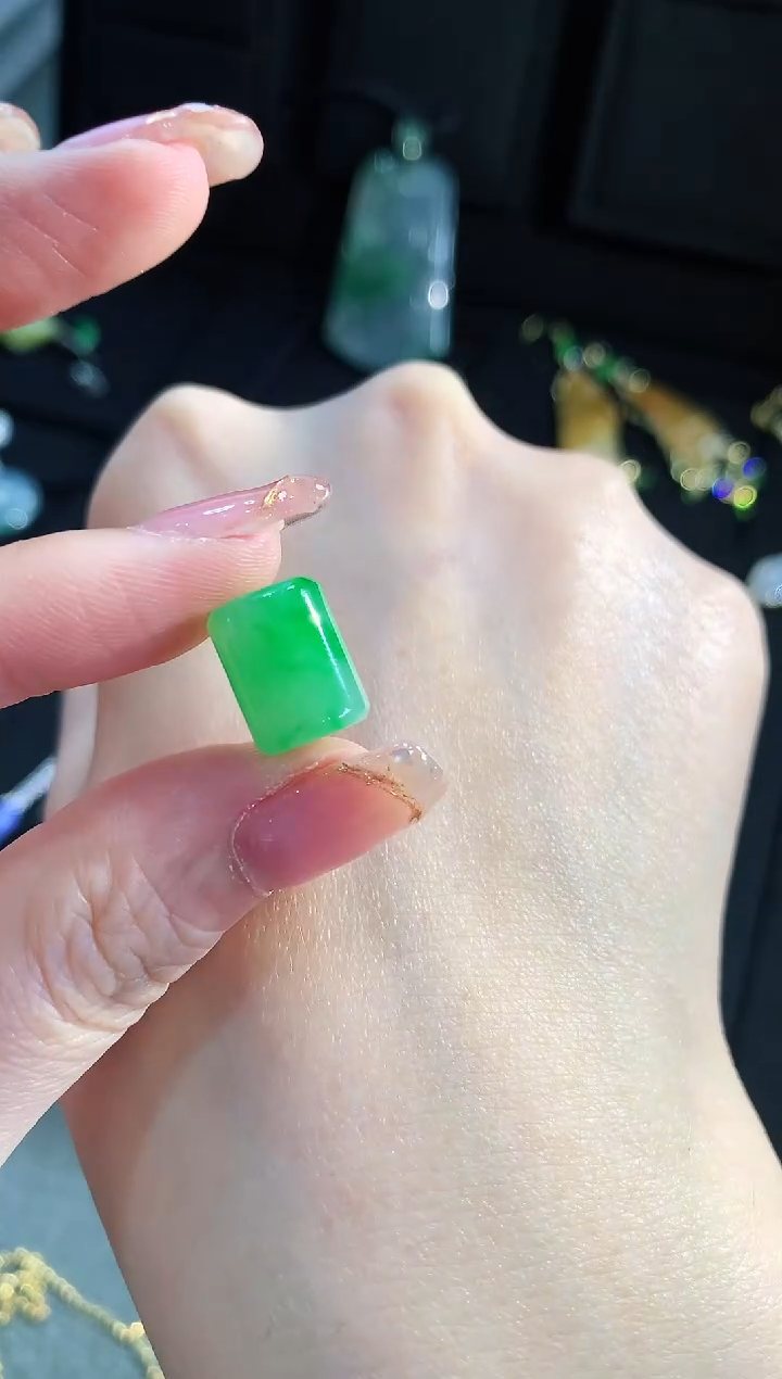 【闪购商品】翡翠颈饰未镶嵌吊坠