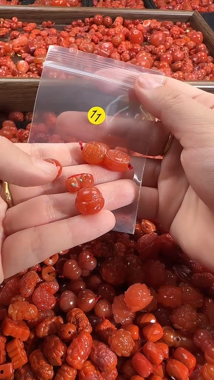 颈饰未镶嵌南红玛瑙1