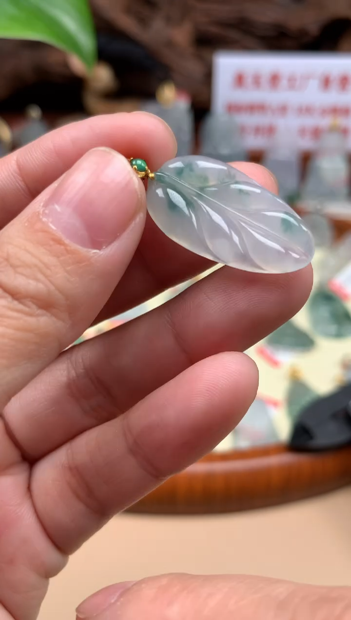 【闪购商品】翡翠颈饰18K金镶嵌叶子