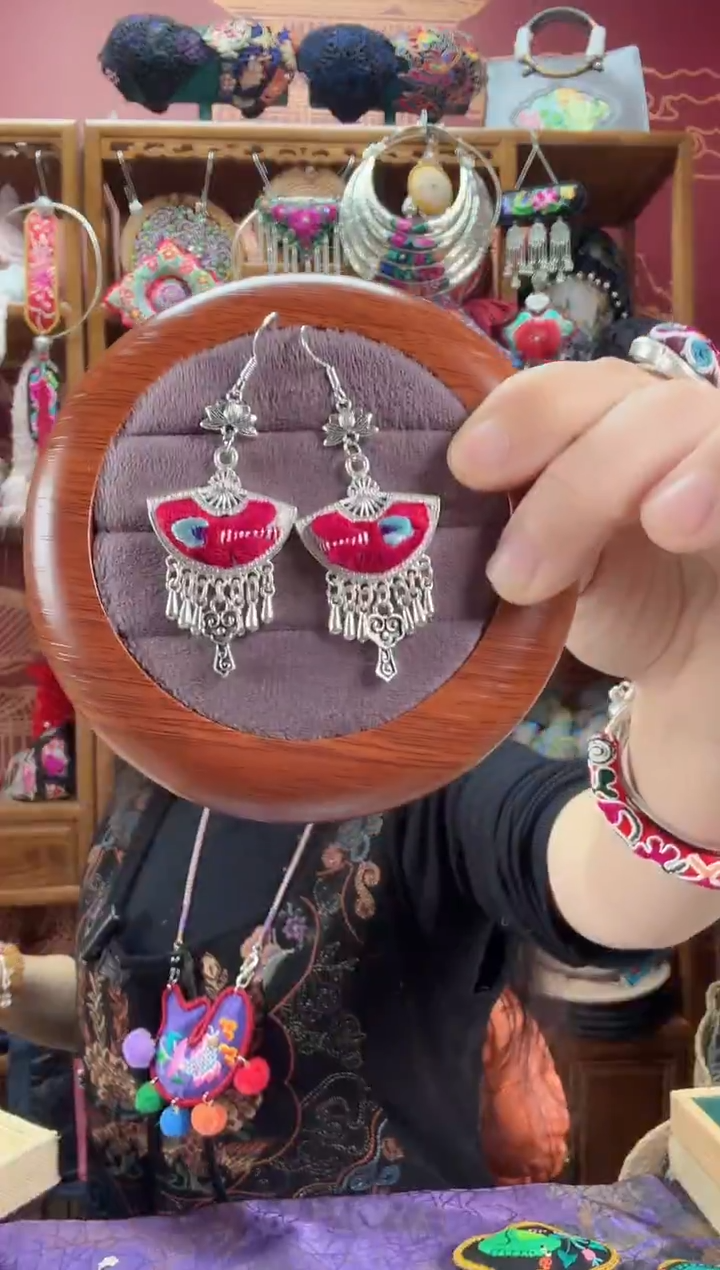 刺绣耳环127甜甜家