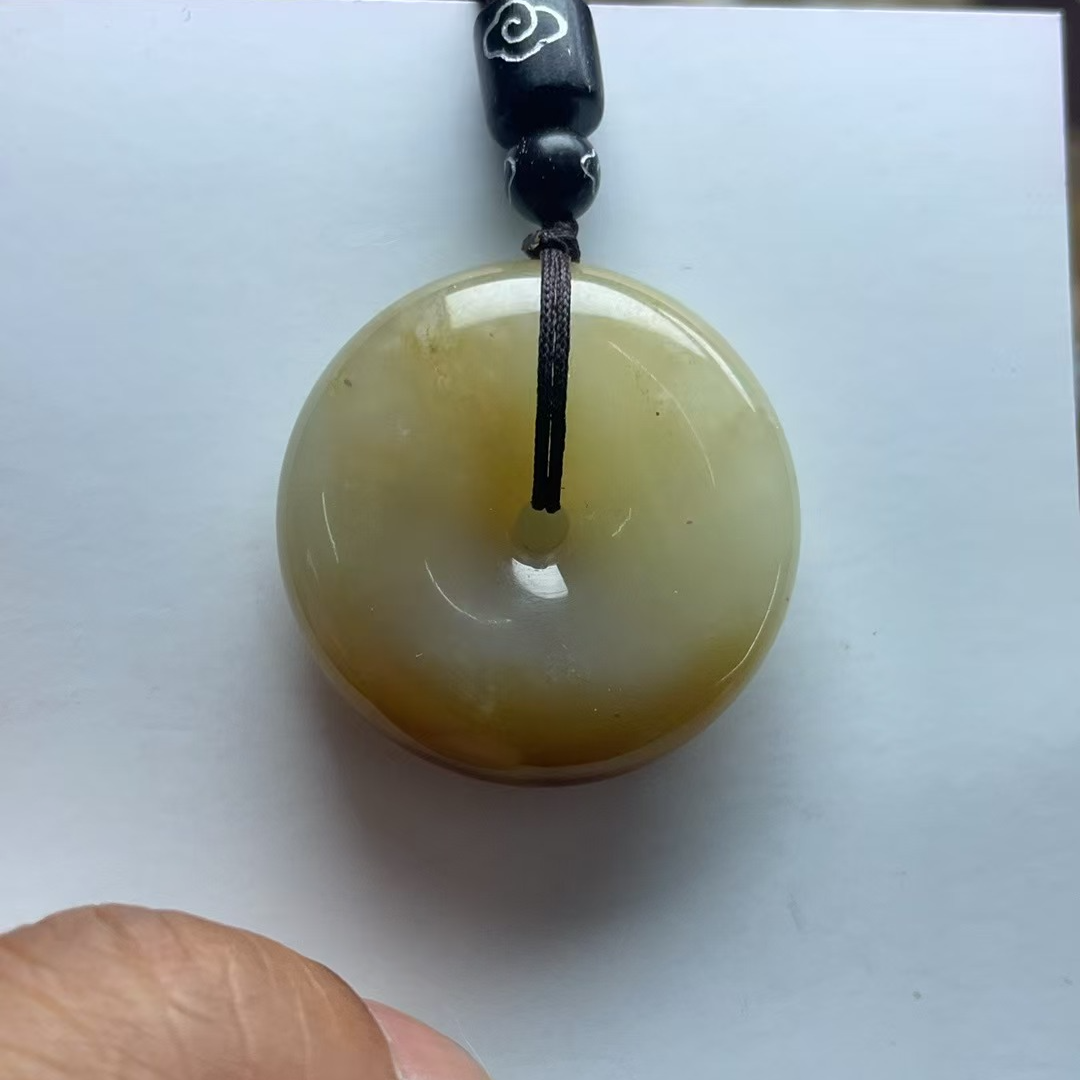 精品新疆和田玉平安扣