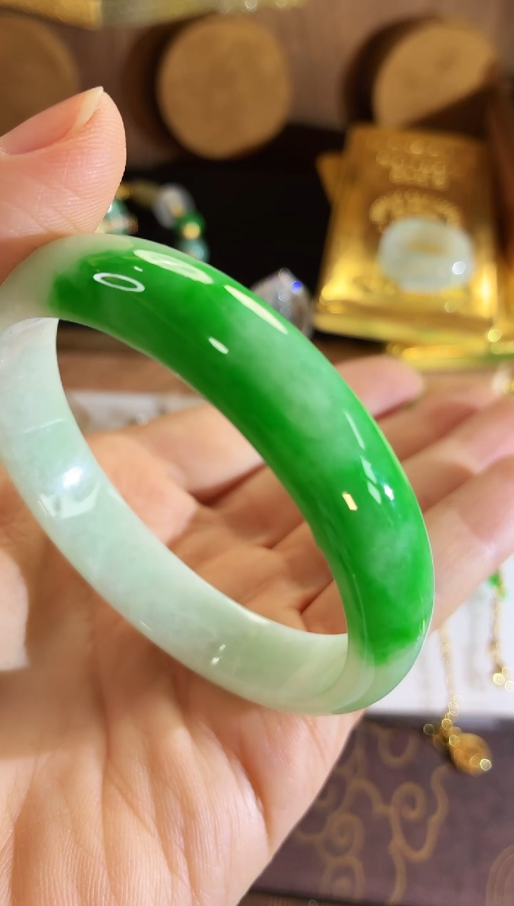 翡翠手镯未镶嵌手镯55.5（贵妃）