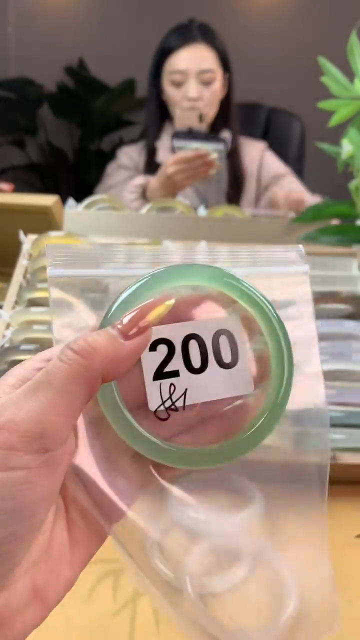 【闪购商品】玛瑙/玉髓手镯未镶嵌200