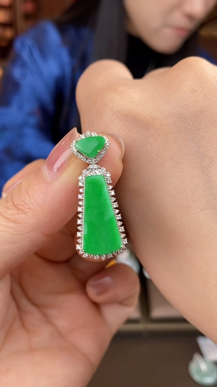 【闪购商品】翡翠吊坠(不含链)18K金镶嵌翡翠包镶无事牌